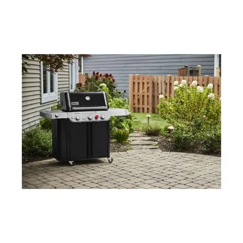 Weber Genesis E-335 Gas Braai 1500530 Display