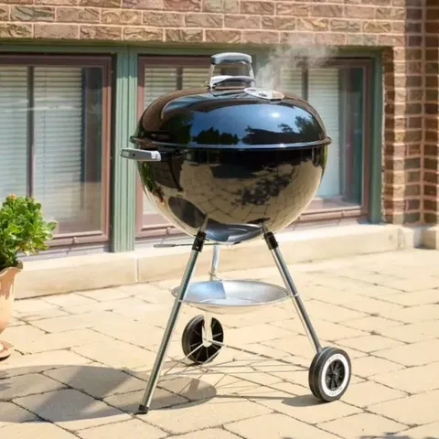 Weber 57cm Original Charcoal Kettle Braai 1502202 Display