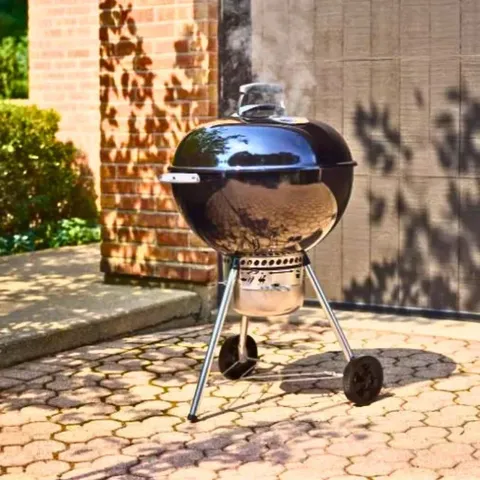 Weber 57cm Premium Original Charcoal Kettle Braai 1502210 Display