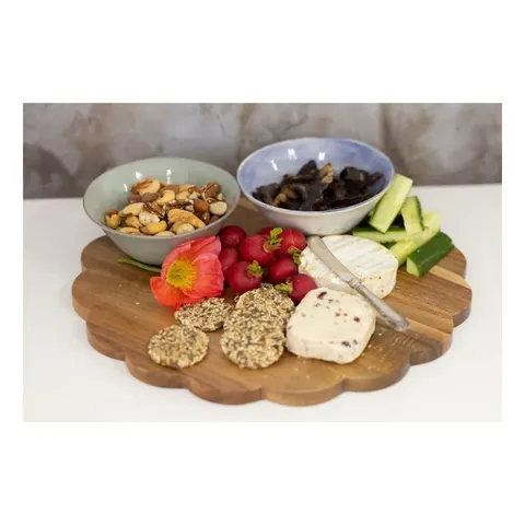 Home Classix Scalloped Edge Round Wooden Board 19259 Serving