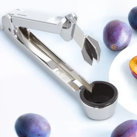 Leifheit Proline Plum Pitter lifestyle image