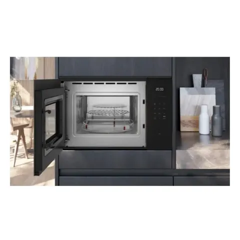 Siemens 25L Built-In Microwave With Grill BE555LMB2 Interior