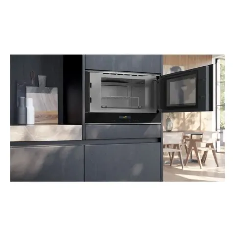 Siemens 21L Right Hinged Built-In Microwave Oven BE732R1B1 Interior