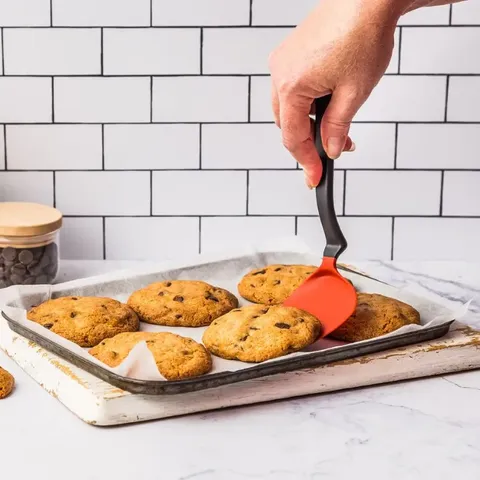 Dreamfarm Red Mini Chopula Spatula Lifestyle