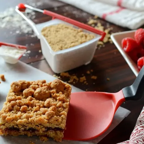 Dreamfarm Red Chopula Spatula Lifestyle