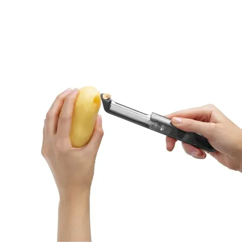 Dreamfarm Black Sharple Peeler DFSH4410 Removing