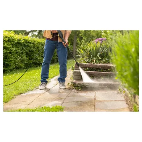 Kärcher K2 Classic Pressure Washer K2-CLASSIC Spray