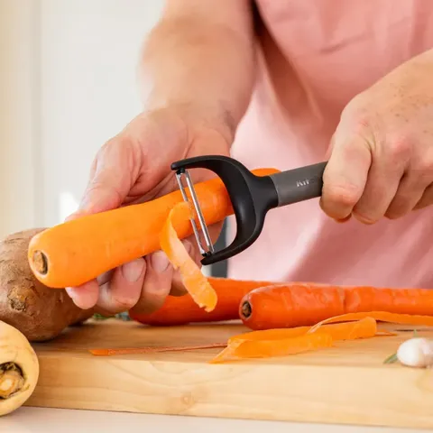 KitchenAid Charcoal Grey Y-Shaped Peeler KHA145OHCHGG Example