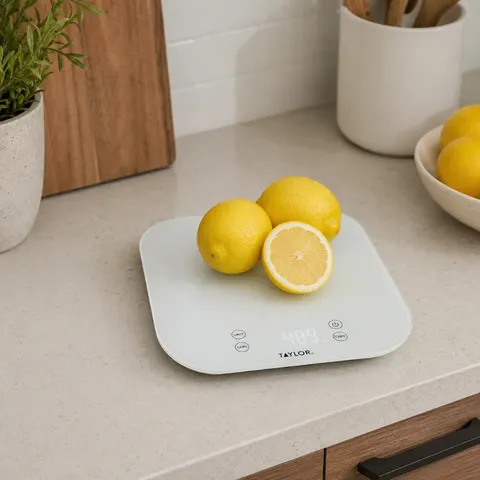 KitchenCraft Taylor Pro 14kg Digital Scale TYPSCALE13WP Example